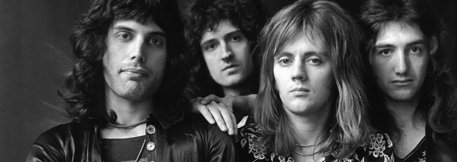 banner del sitio web con la imagen de la banda británica Queen del año 1974