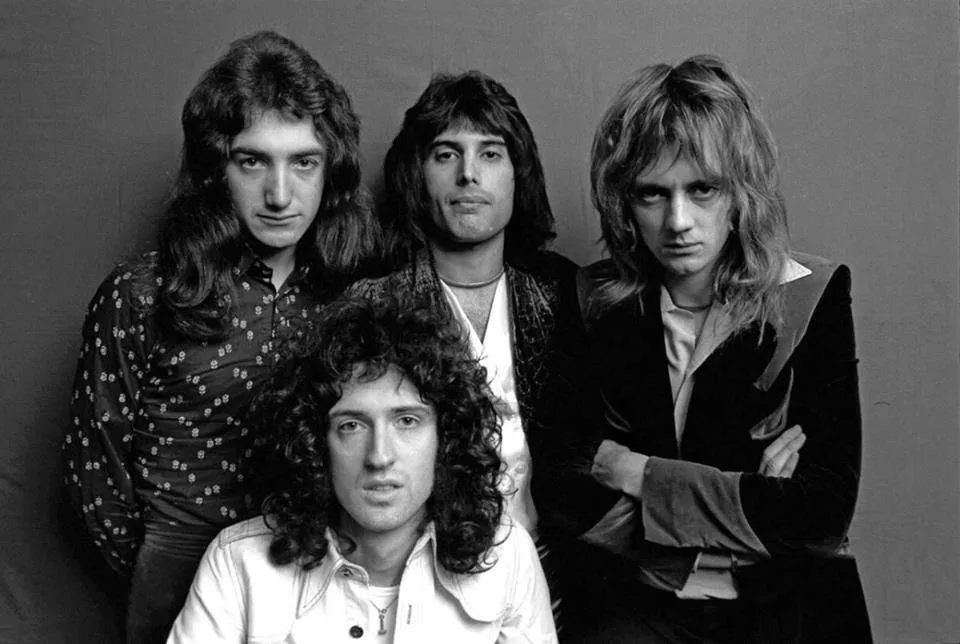 imagen de la banda británica Queen en un concierto del año 1974